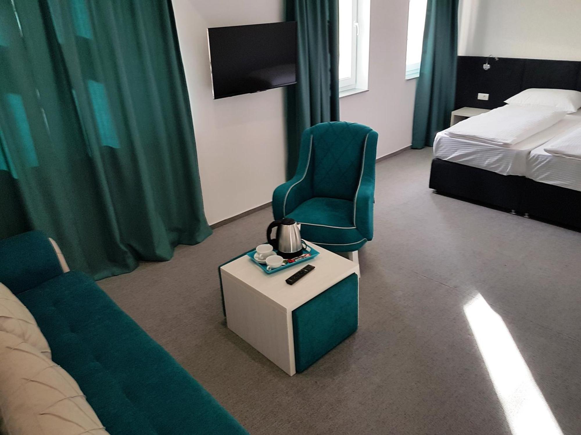 Hotel Sax Gracanica Gracanica  Exteriör bild